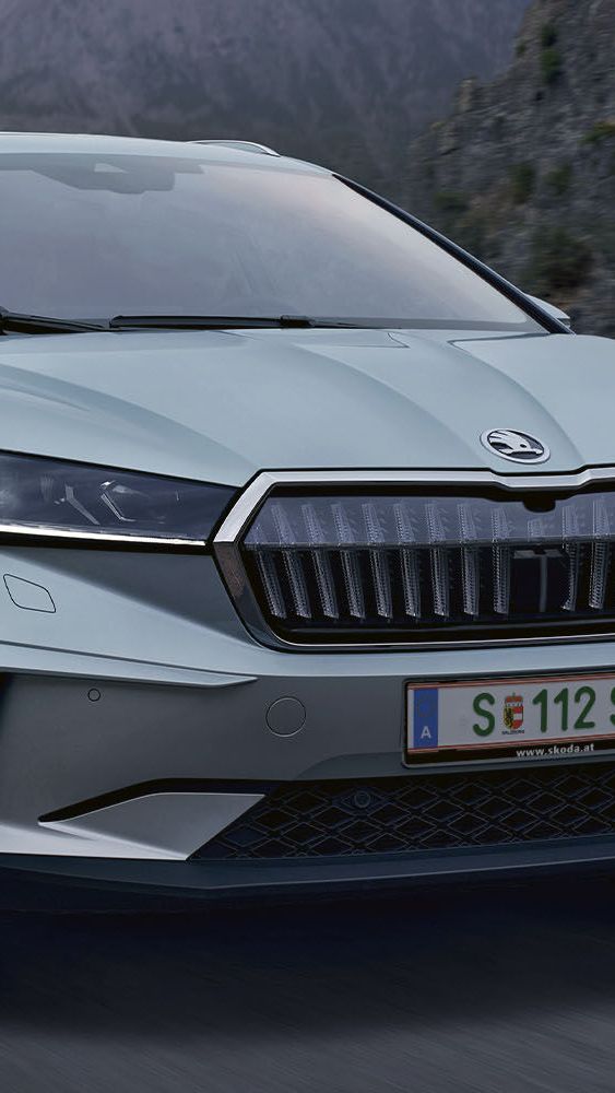 Ein Škoda Enyaq iV in voller Fahrt