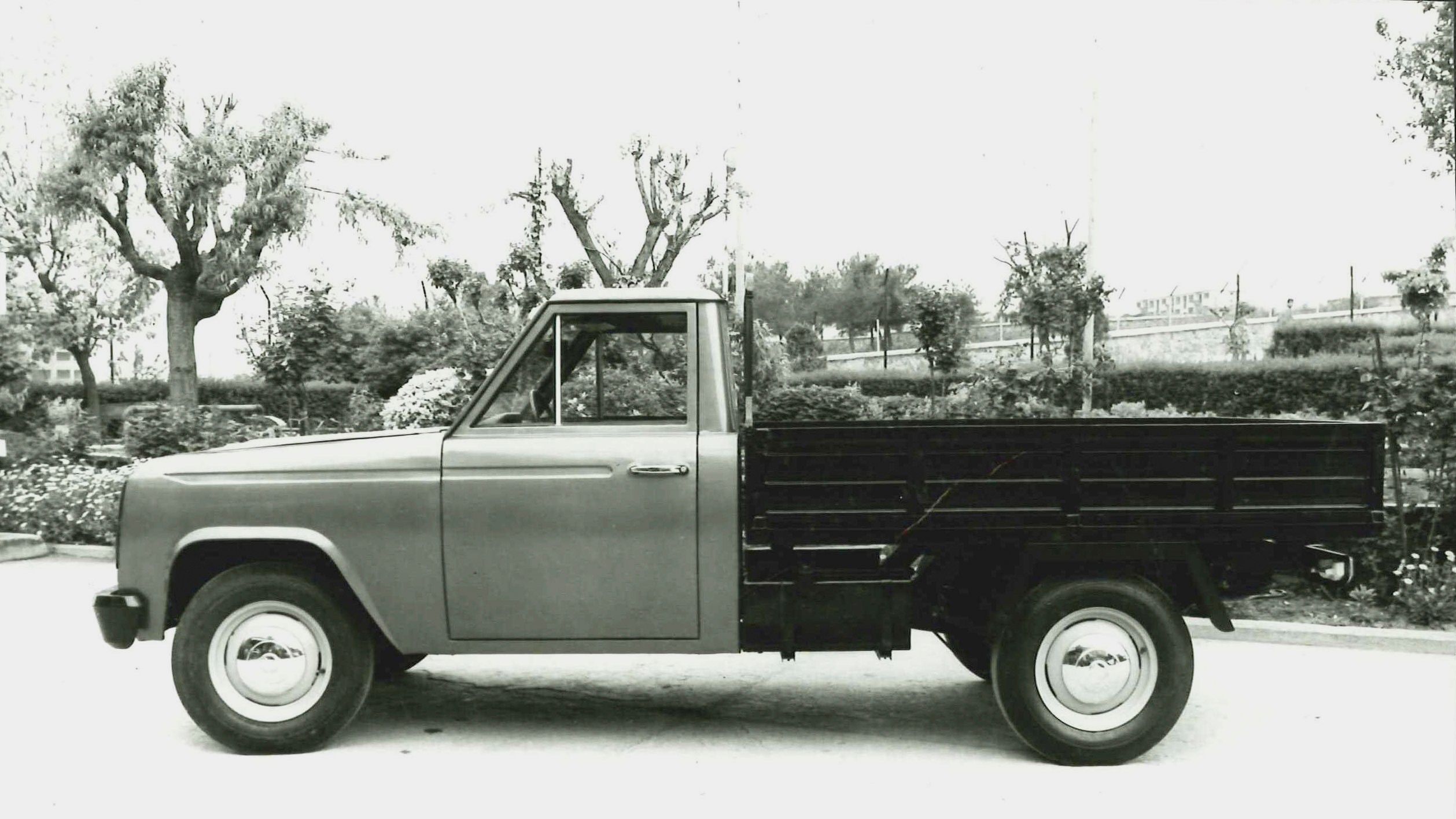 Škoda 1202 Kamyonet vista lateral