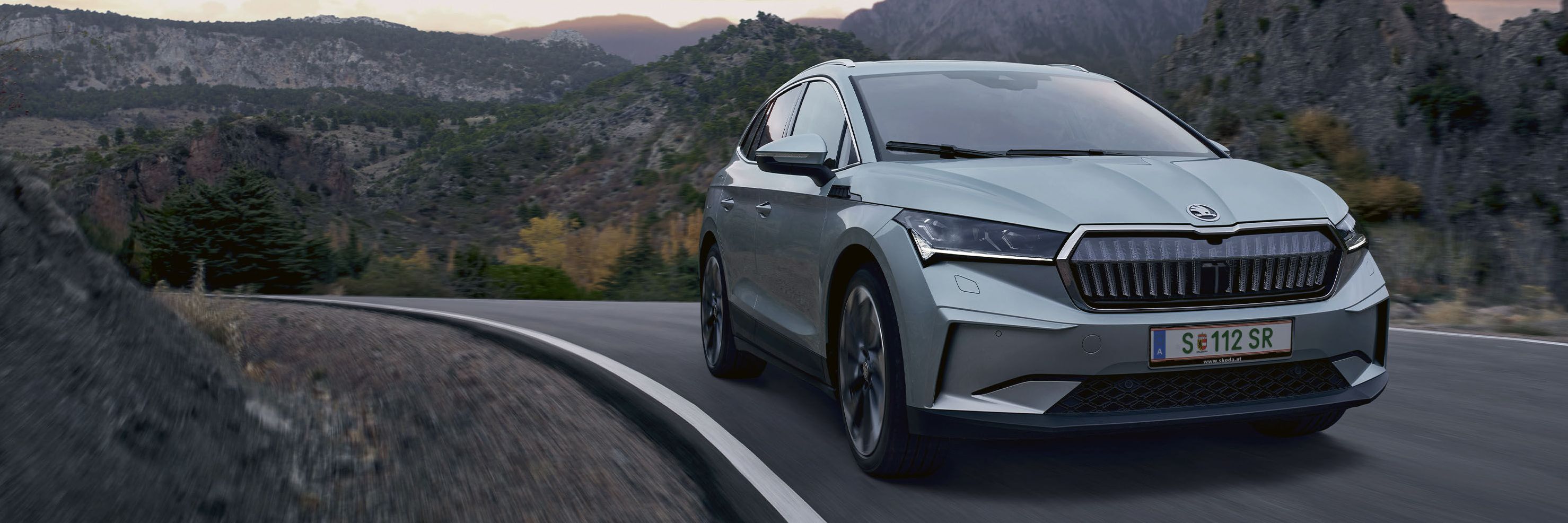 Ein Škoda Enyaq iV in voller Fahrt