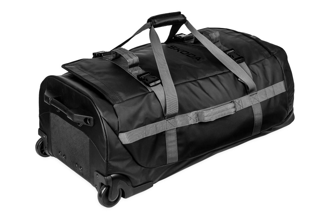 Eine schwarze Škoda Reisetasche mit Rollen