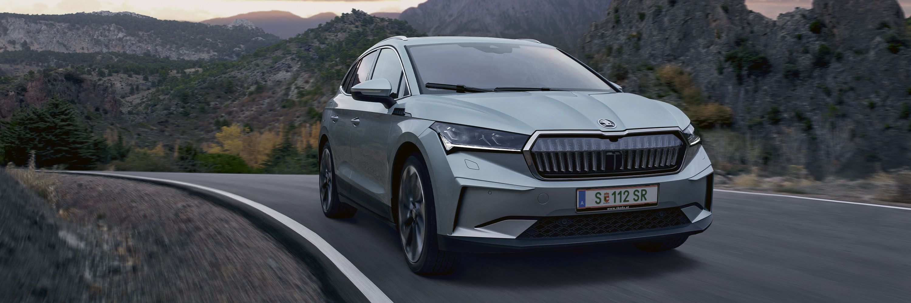 Ein Škoda Enyaq iV in voller Fahrt