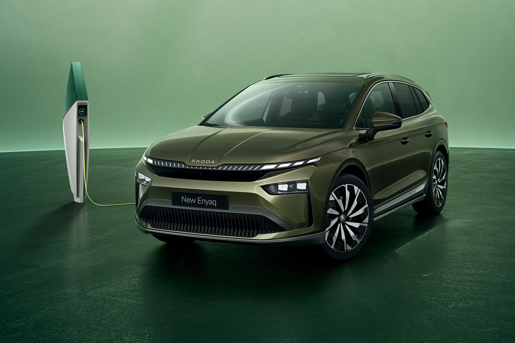 Škoda Enyaq der gerade aufgeladen wird